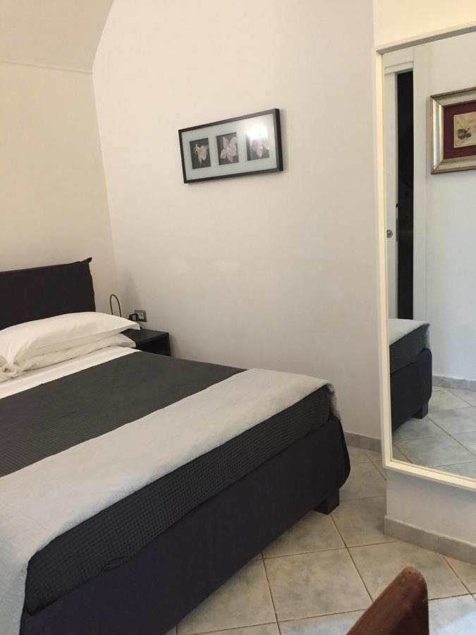 Ferienwohnung La Residenza Napoli Short Let Monolocale Standard Via Chiaia 82 Napoli Exterior foto