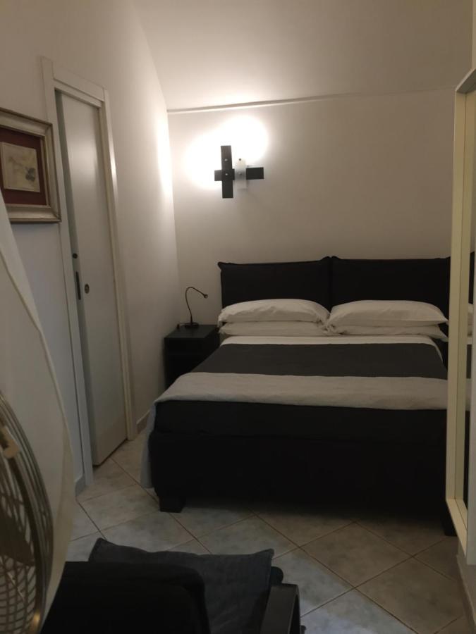 Ferienwohnung La Residenza Napoli Short Let Monolocale Standard Via Chiaia 82 Napoli Exterior foto