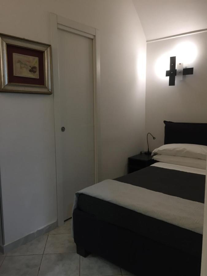 Ferienwohnung La Residenza Napoli Short Let Monolocale Standard Via Chiaia 82 Napoli Exterior foto